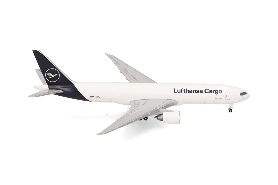 herpa-wings-lufthansa-cargo-boeing-777f-flugzeugmodell-1-500-metall image 1