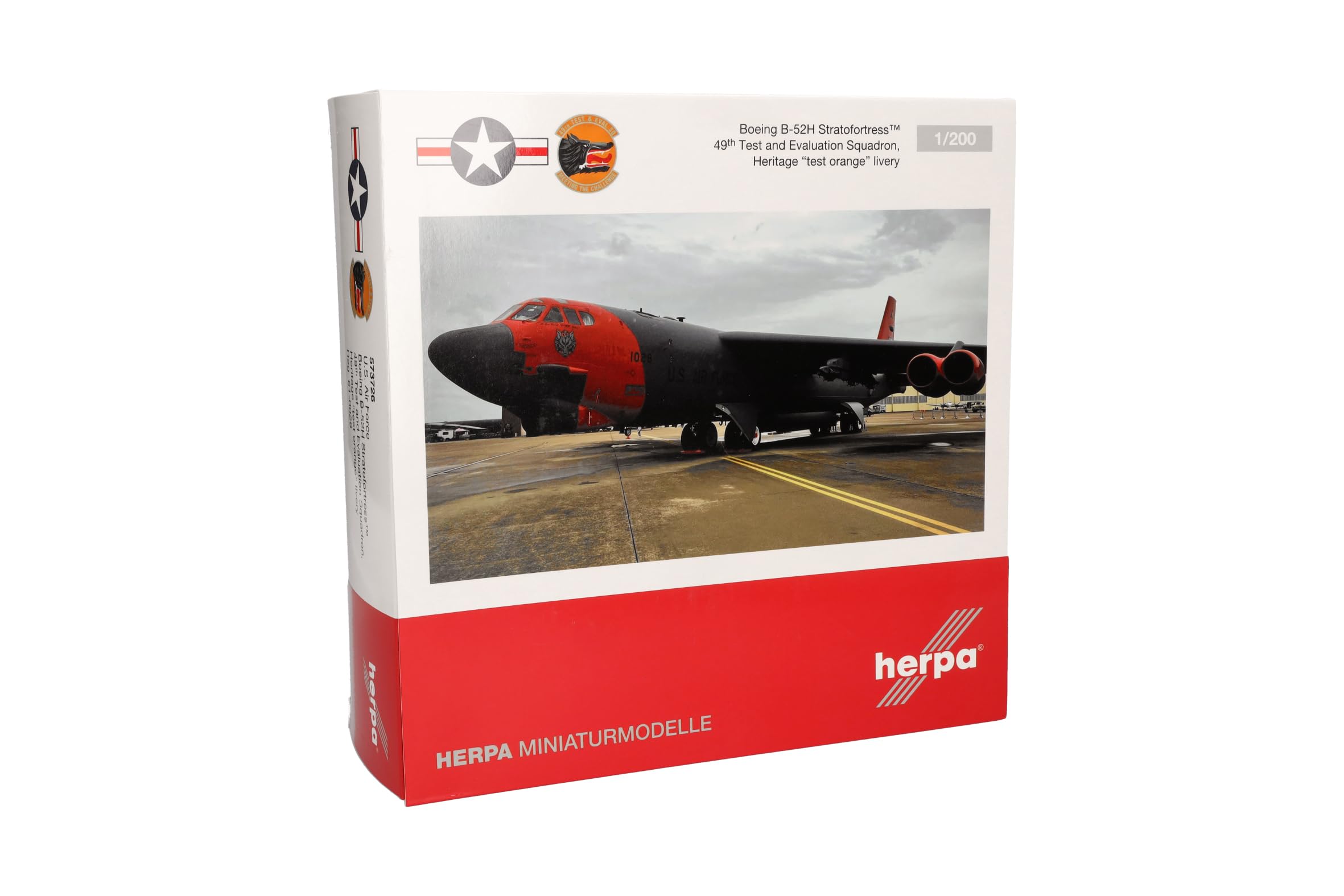 herpa-wings-usaf-boeing-b-52h-stratofortress-modellflugzeug-1-200 image 5