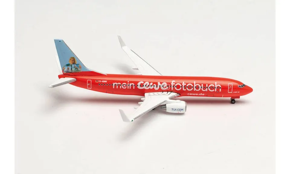 herpa-wings-boeing-737-800-tuifly-flugzeugmodell-1-500-metall image 1