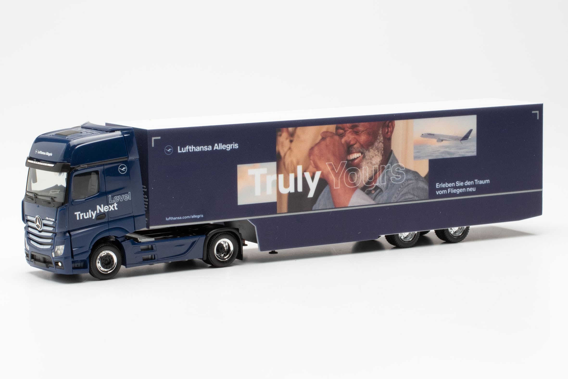 herpa-mercedes-benz-actros-gigaspace-lkw-modell-lufthansa-1-87 image 1