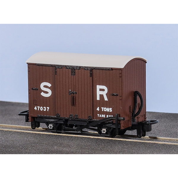 peco-gr221c-l-b-box-van-g-terwagen-oo-9-sr-47037 image 1
