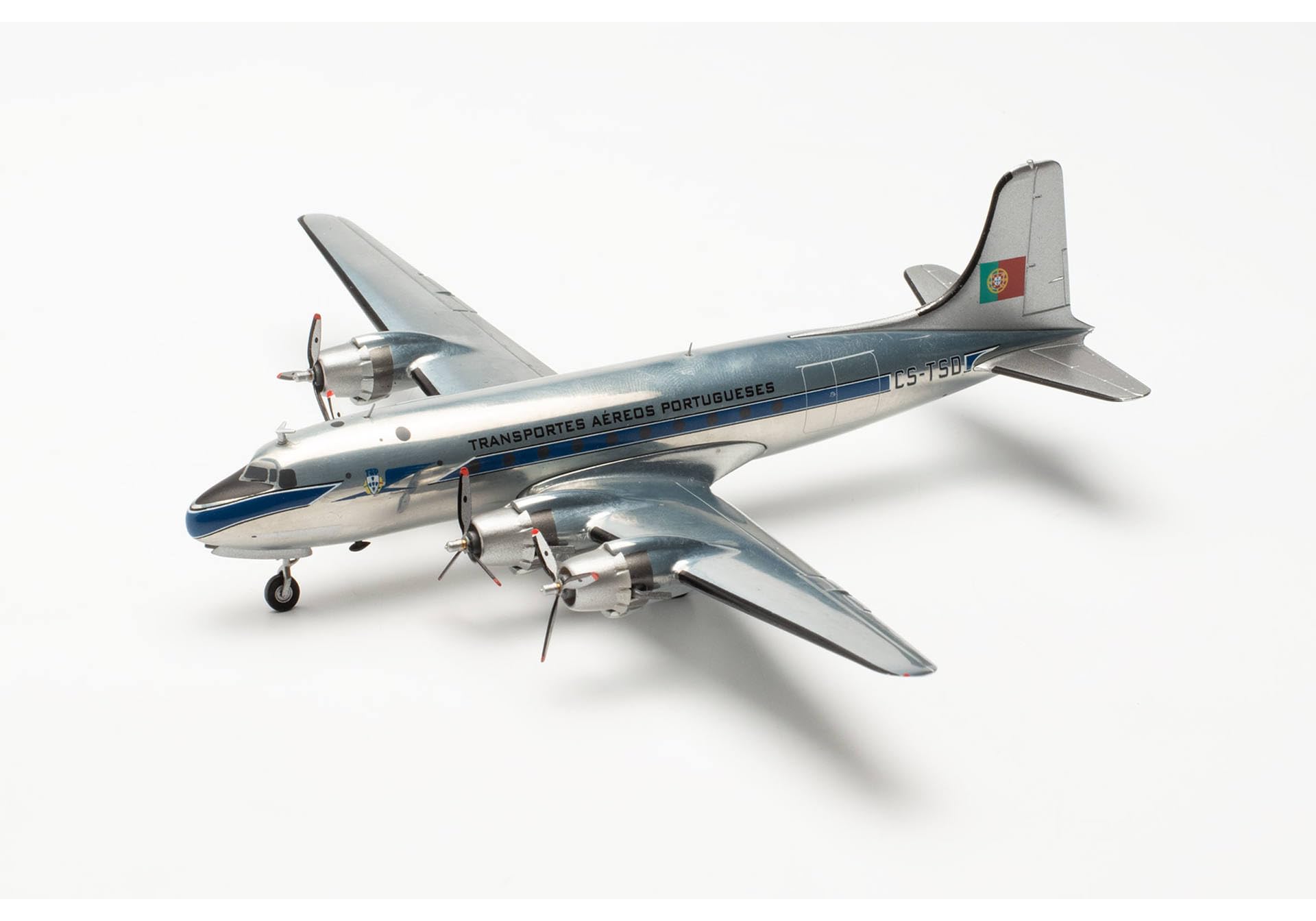 herpa-wings-tap-dc-4-cs-tsd-flugzeugmodell-1-200-mit-standfu image 4