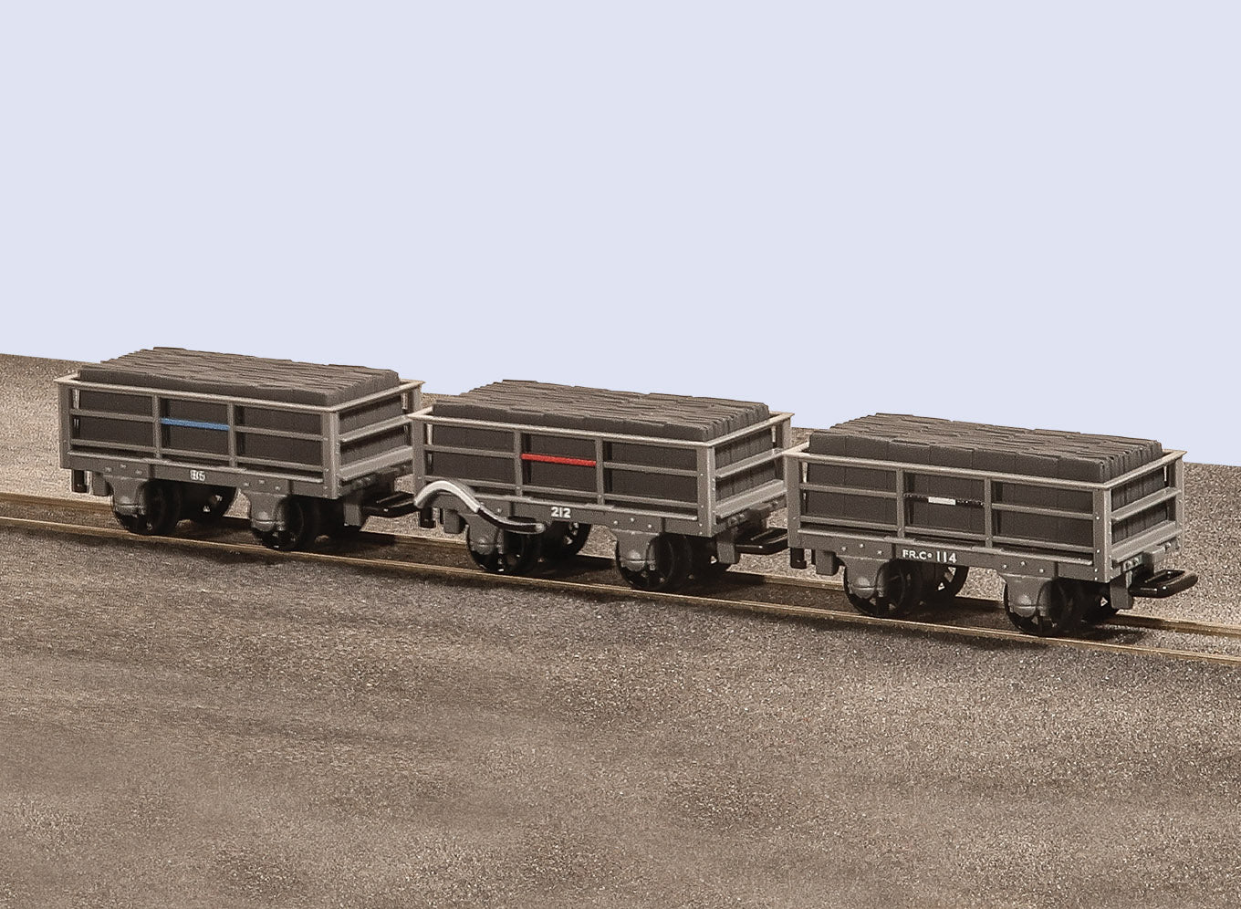 peco-gr321-oo-9-schieferwagen-3er-set-grau-mit-ladung image 1