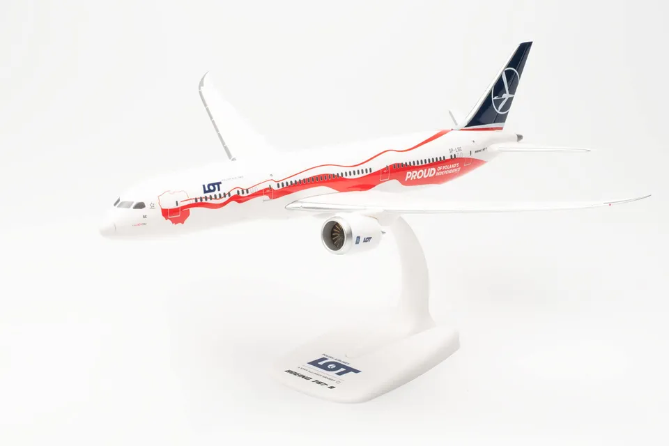 herpa-snapfit-boeing-787-9-lot-flugzeugmodell-1-200 image 1