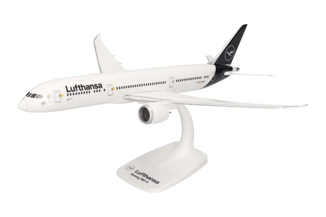 herpa-snapfit-lufthansa-boeing-787-9-dreamliner-flugzeugmodell-1-200-d-abpa image 1