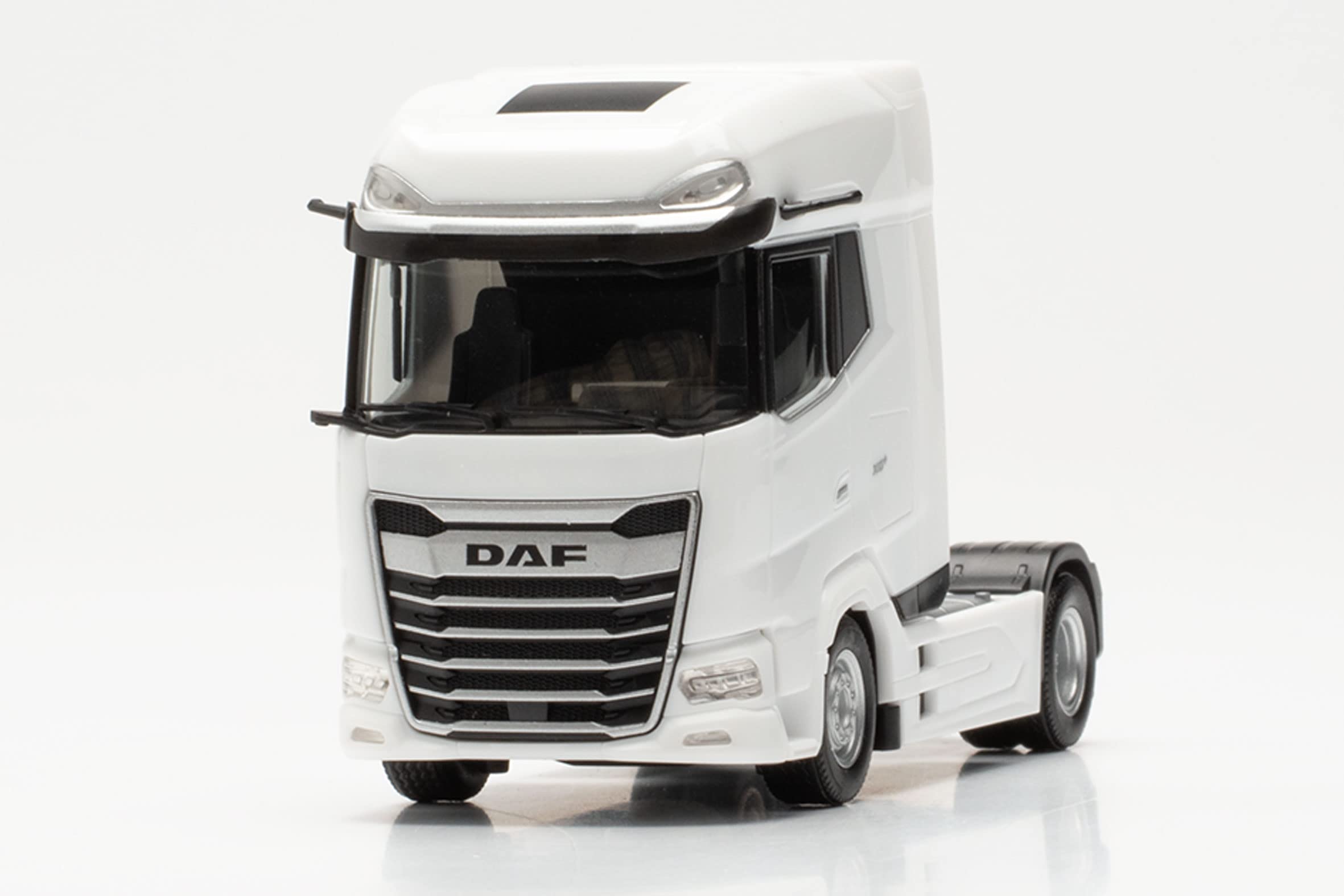 herpa-cars-trucks-316033-daf-xg-zugmaschine-lkw-1-87-wei image 4