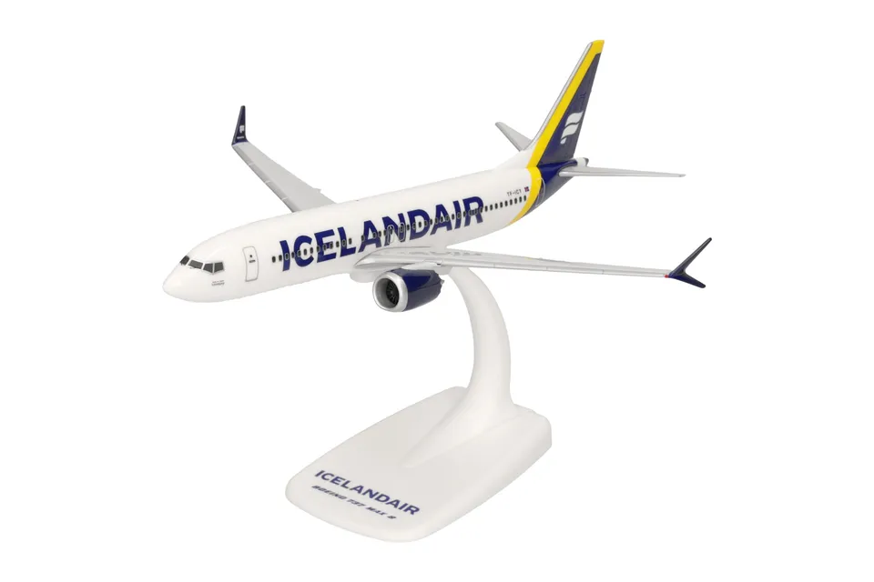 herpa-snapfit-icelandair-boeing-737-max-8-1-200-mit-standfu image 1