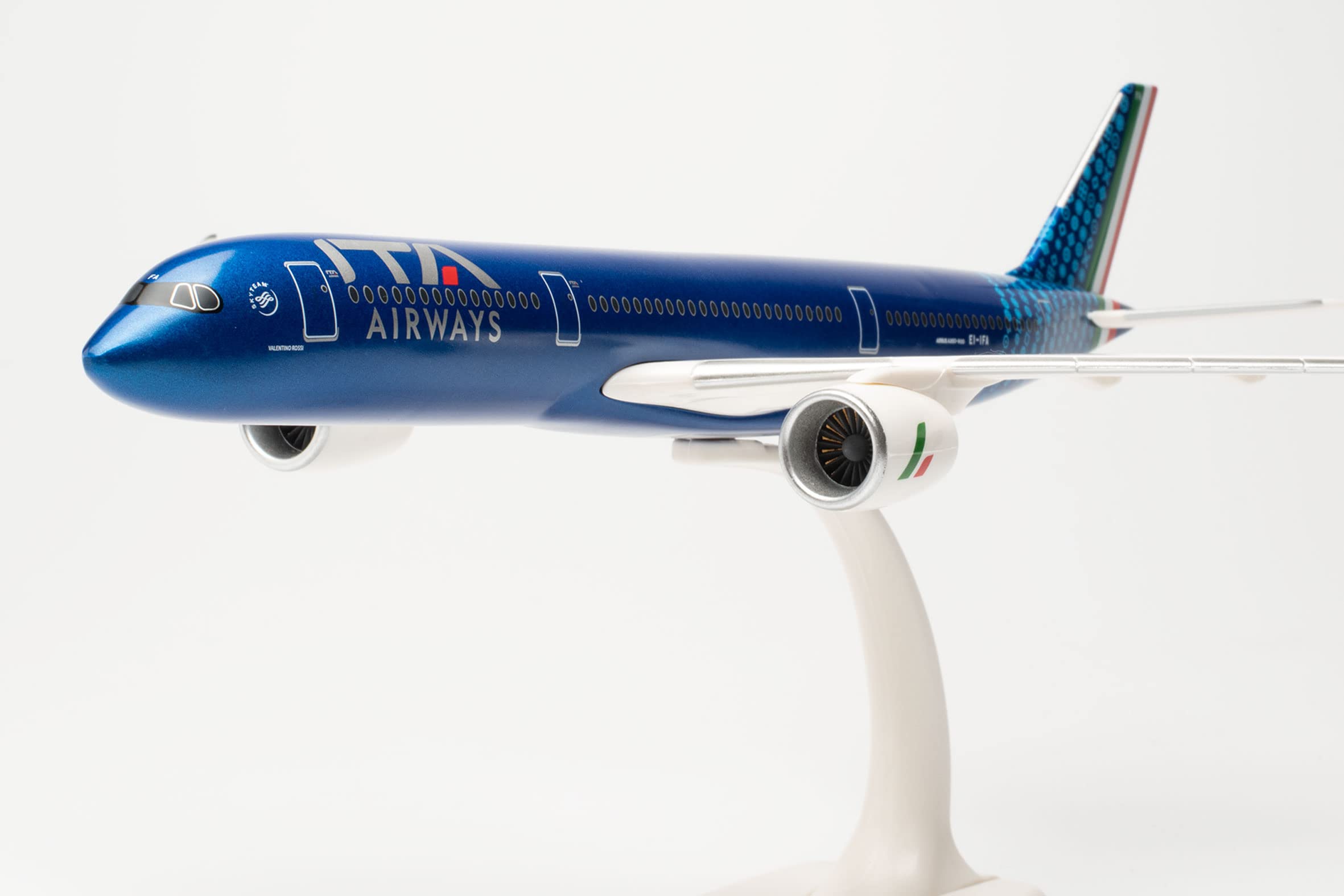 herpa-snapfit-ita-airways-airbus-a350-900-flugzeugmodell-1-200-ei-ifa image 5