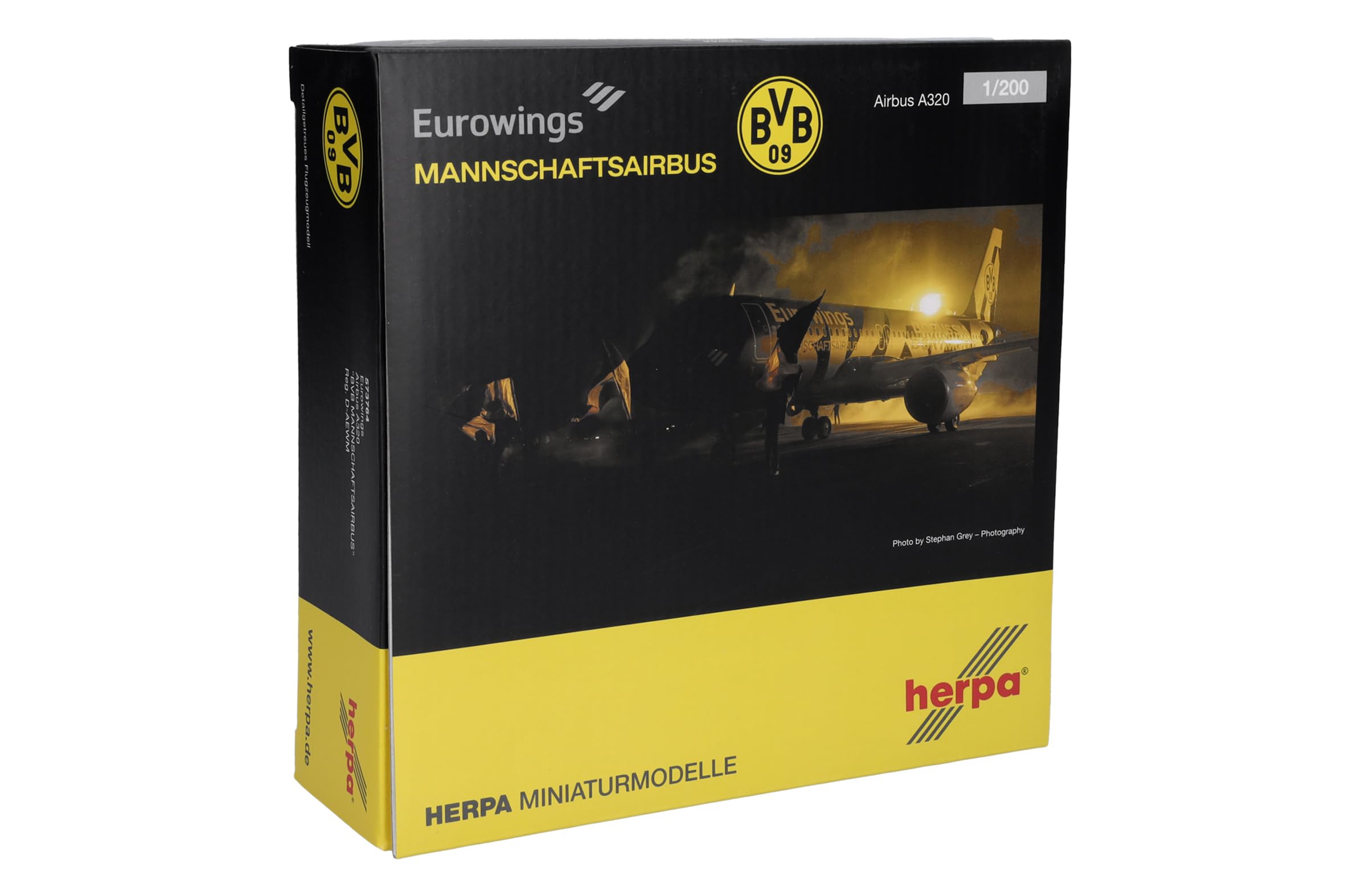 herpa-wings-eurowings-airbus-a320-bvb-modellflugzeug-1-200-metall image 5