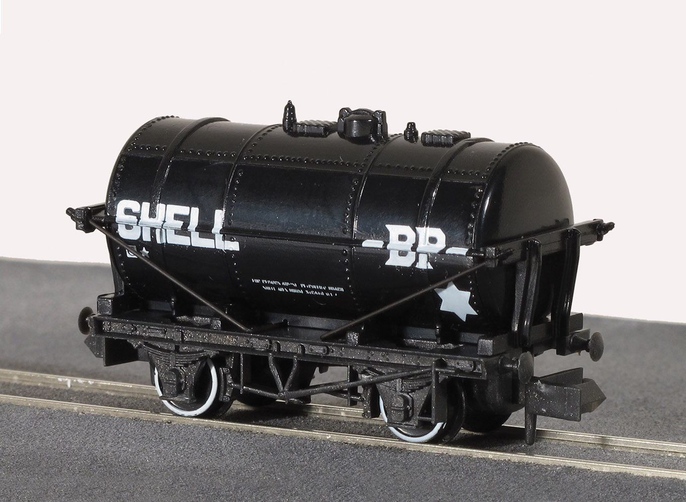 peco-nrp160-kesselwagen-spur-n-shell-bp-tank-wagon image 1