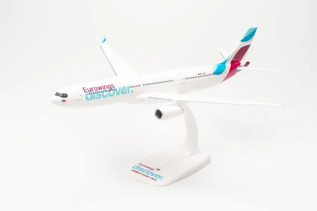 herpa-snapfit-airbus-a330-300-eurowings-discover-d-afyr-1-200-kunststoff image 1
