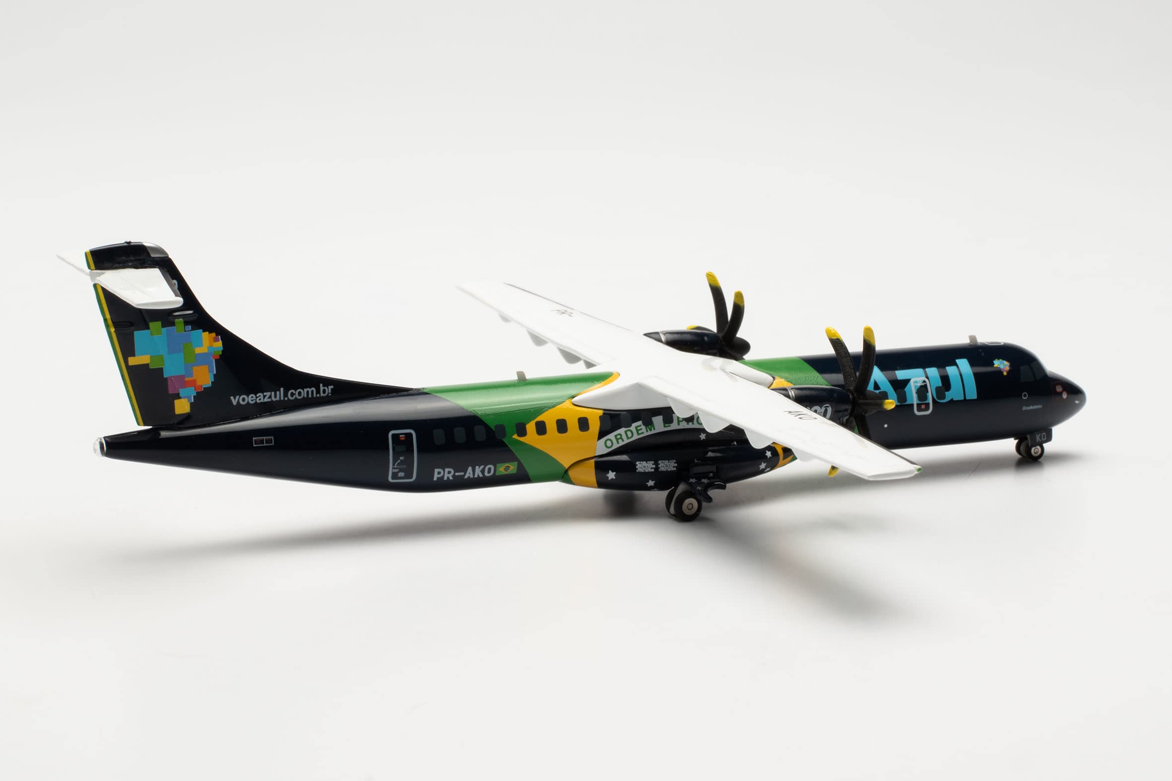 herpa-wings-atr-72-600-flugzeugmodell-azul-brazilian-flag-1-200 image 3