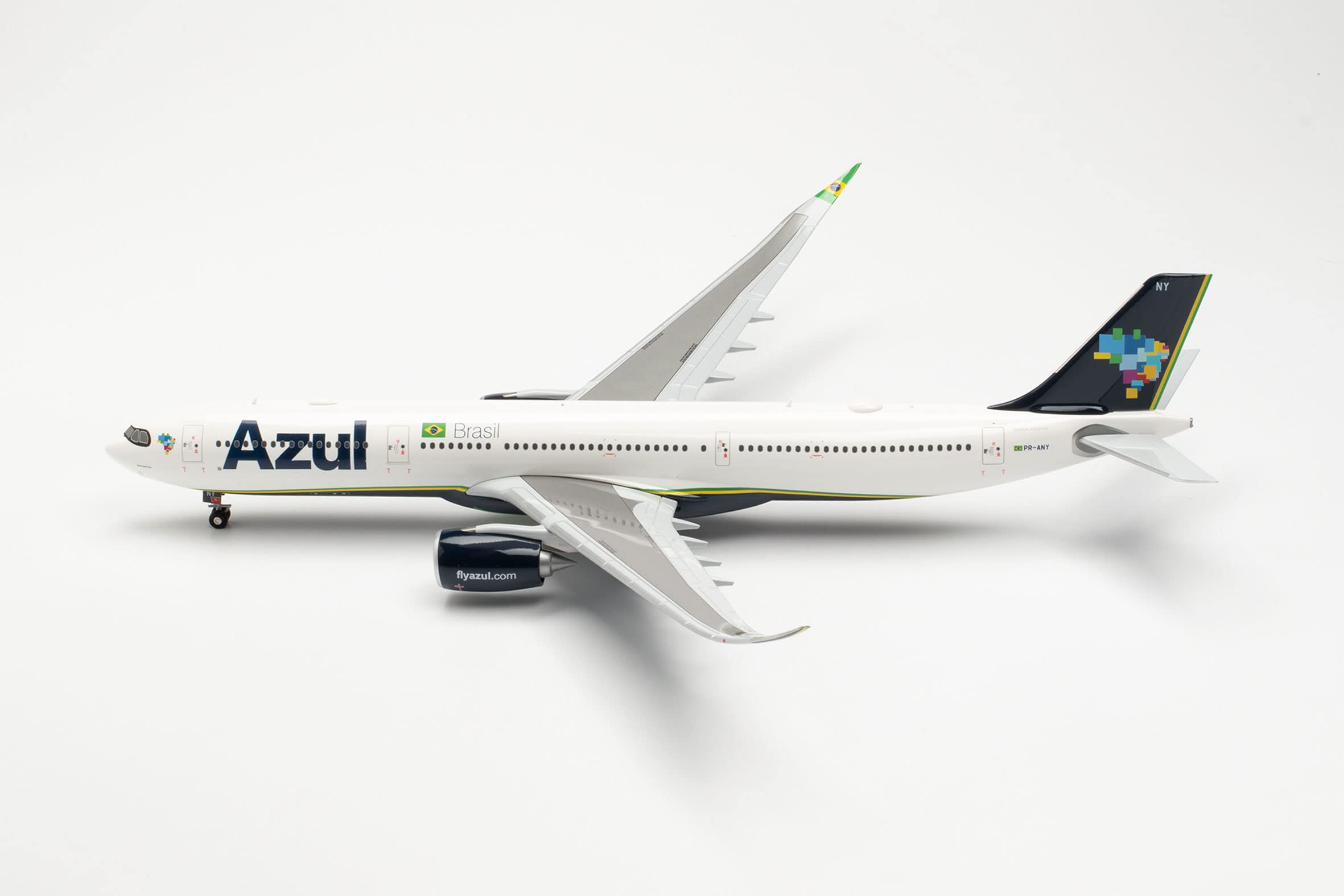 herpa-wings-a330-900neo-flugzeugmodell-azul-sem-fim-1-200-kunststoff image 2