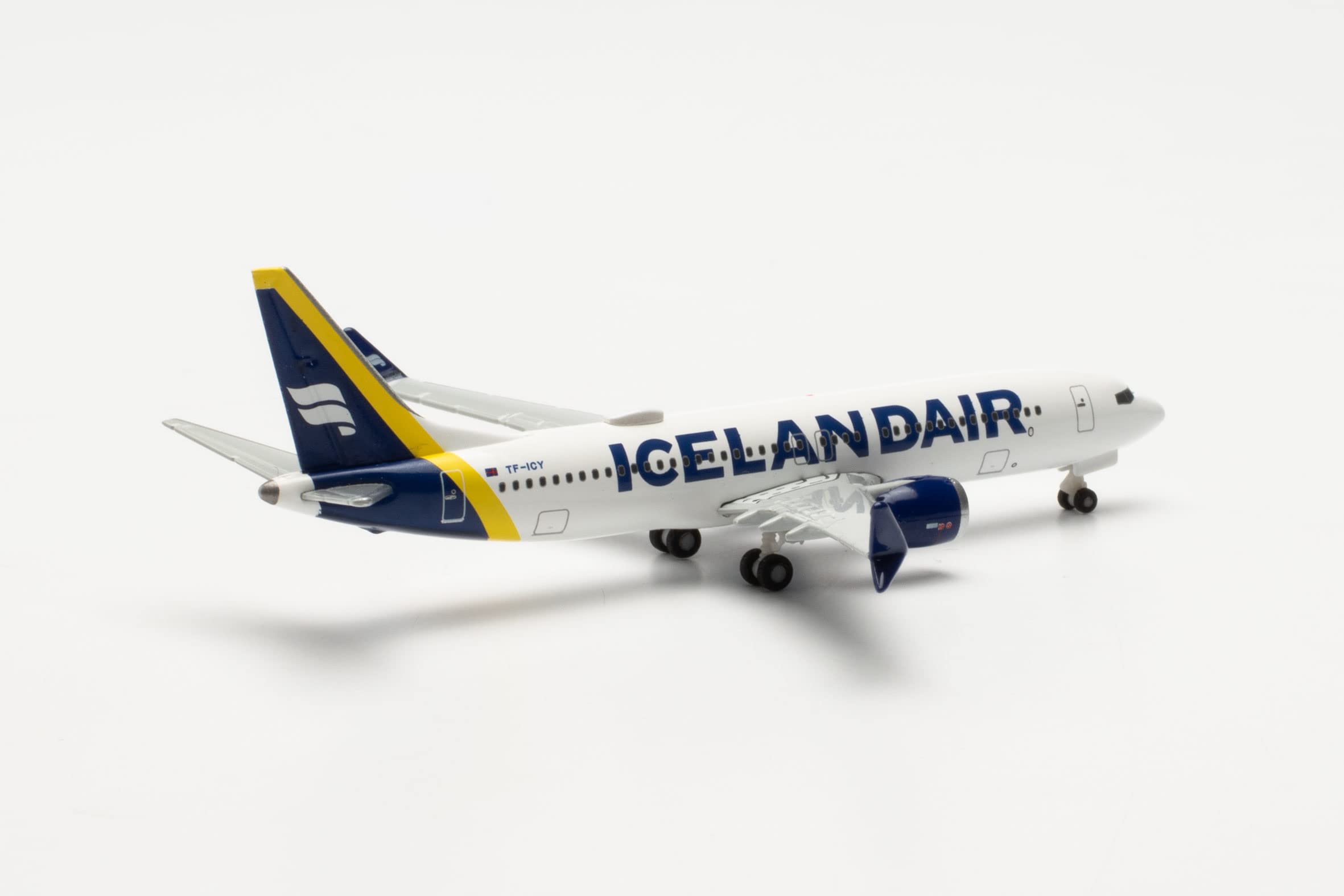 herpa-wings-boeing-737-max-8-flugzeugmodell-icelandair-1-500 image 3
