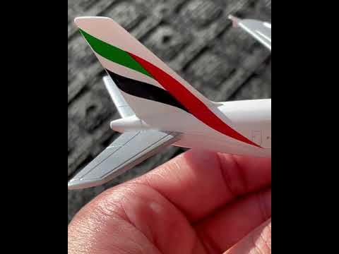 herpa-toys-emirates-a380-flugzeug-spielzeugmodell-klein image 7