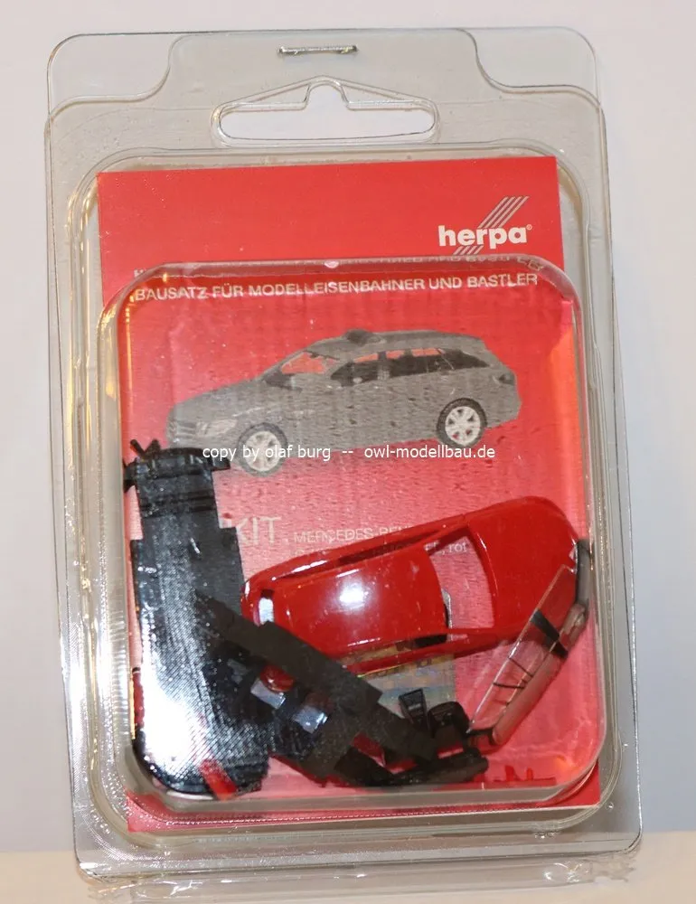 herpa-minikit-mercedes-c-klasse-t-modell-bausatz-rot image 1