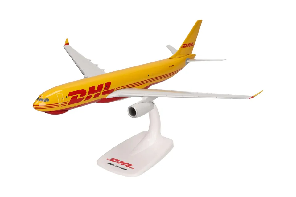 herpa-snapfit-airbus-a330-200f-dhl-flugzeugmodell-1-200 image 1