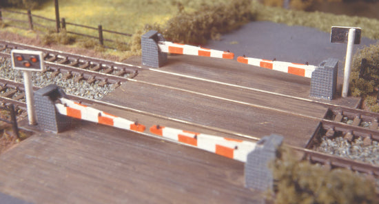 peco-ratio-235-bahn-bergang-bausatz-spur-n-mit-schranken image 1
