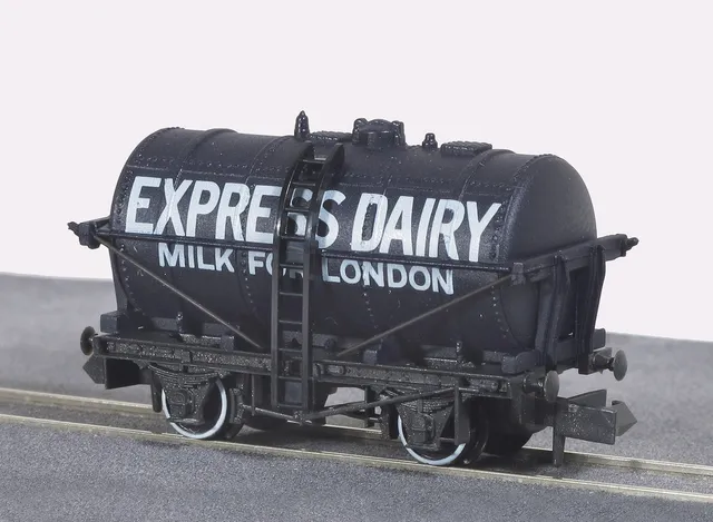 peco-nrp168-milchtankwagen-express-dairies-spur-n image 1