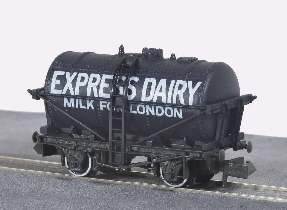 peco-nrp168-milchtankwagen-express-dairies-spur-n image 1
