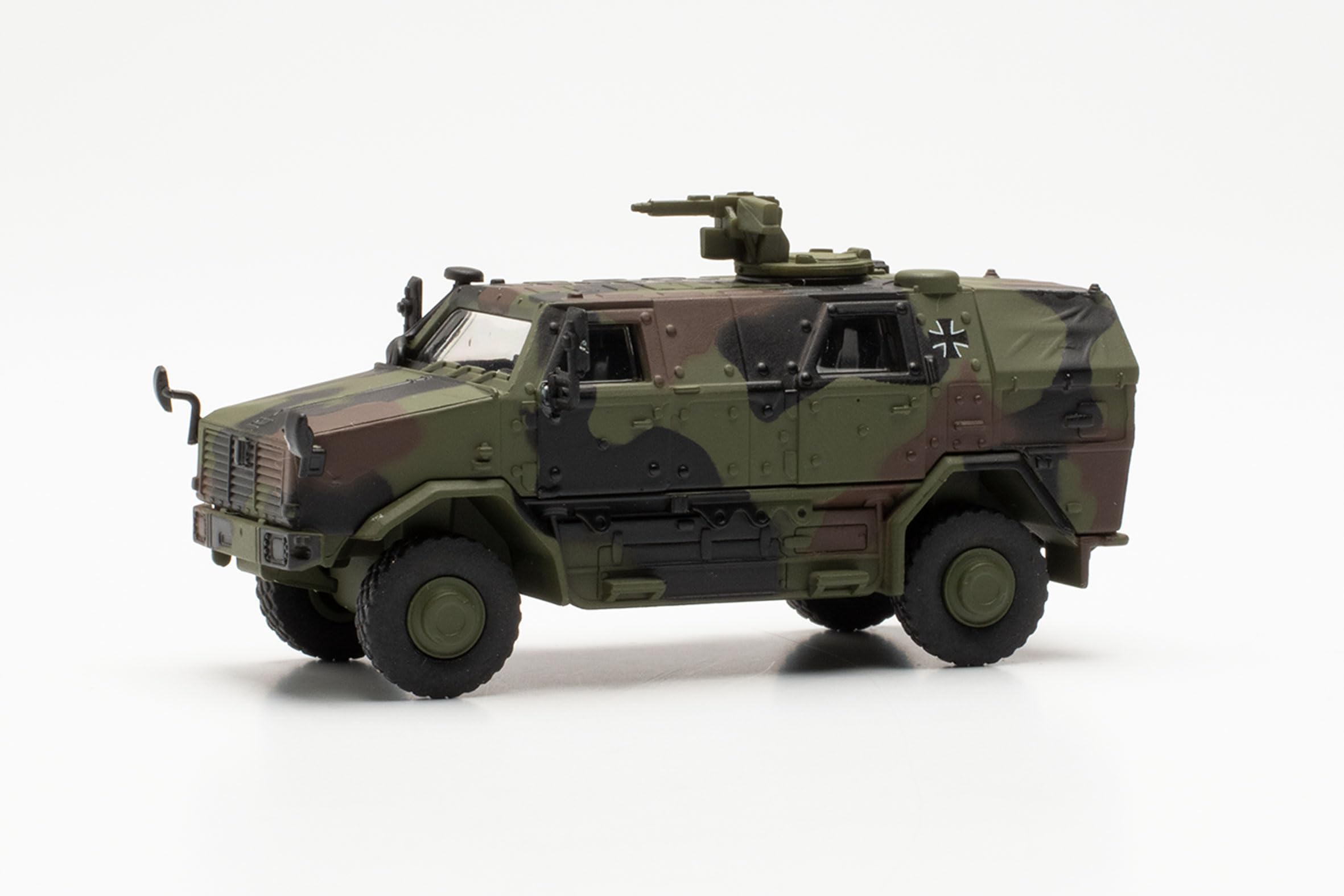 herpa-minitanks-atf-dingo-kmw-1530-1-87-gr-n image 1