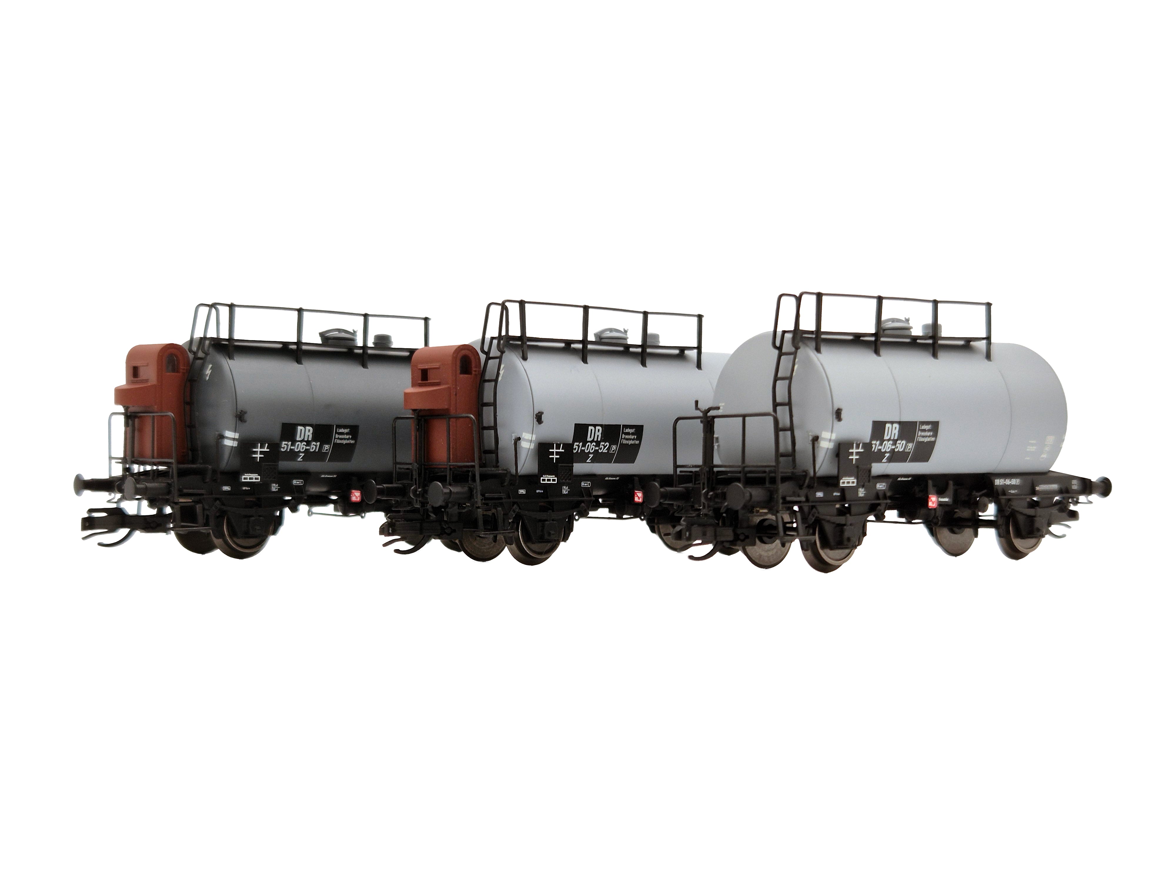 saxonia-g-terwagen-120112-2-deutz-kesselwagen-3er-set-dr-ep-iii-grau image 1