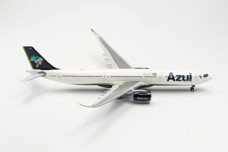 herpa-wings-a330-900neo-flugzeugmodell-azul-sem-fim-1-200-kunststoff image 1