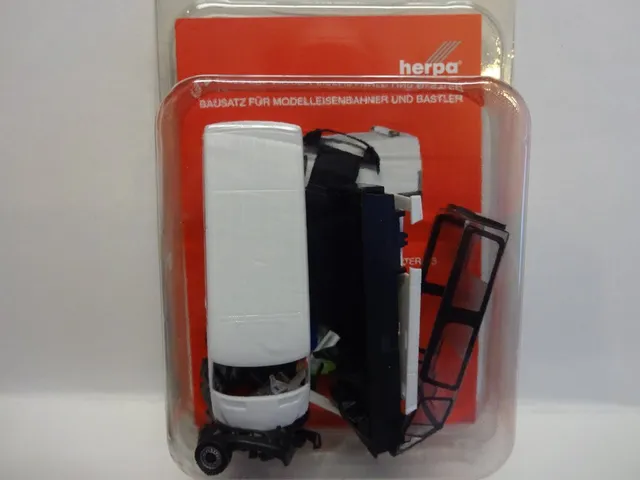 herpa-minikit-sprinter-kasten-flachdach-1-87-013314 image 1