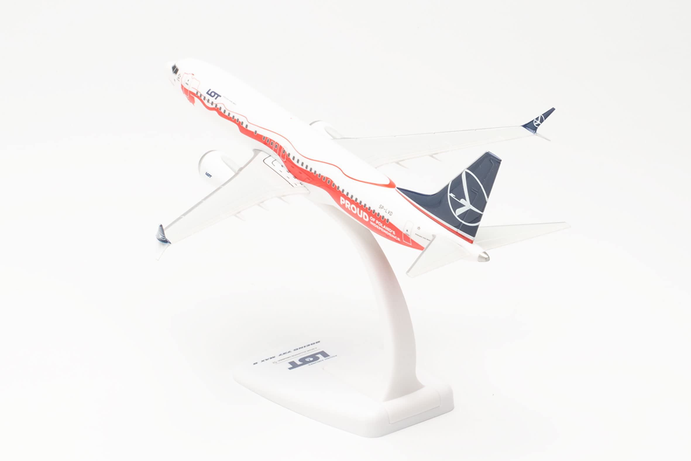 herpa-snapfit-lot-boeing-737-max-8-sp-lvd-1-200 image 5