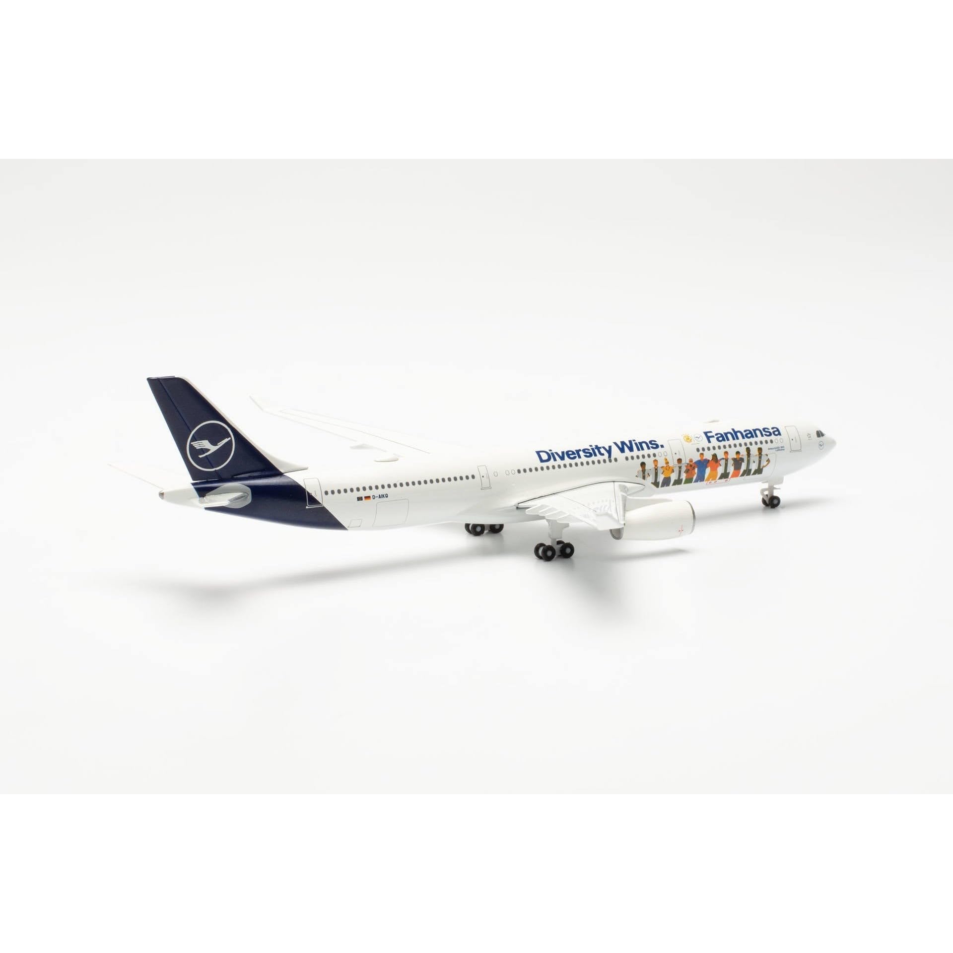 herpa-wings-lufthansa-a330-fanhansa-d-aikq-flugzeug-1-500 image 4