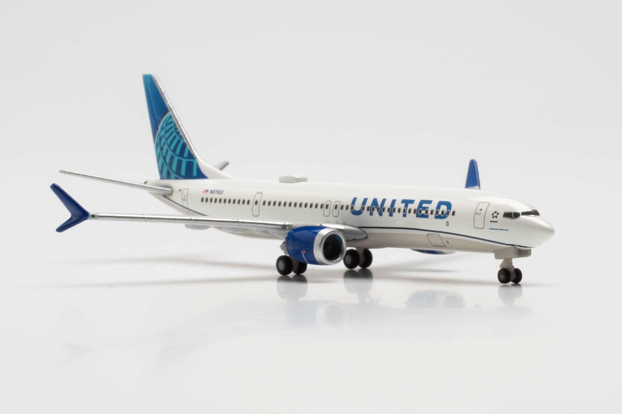 herpa-wings-united-boeing-737-max-9-n37522-flugzeug-1-500 image 5