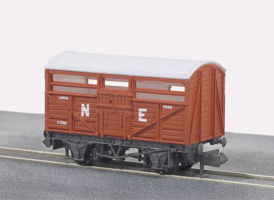 peco-nr-45e-lner-viehwagen-cattle-truck-spur-n image 1