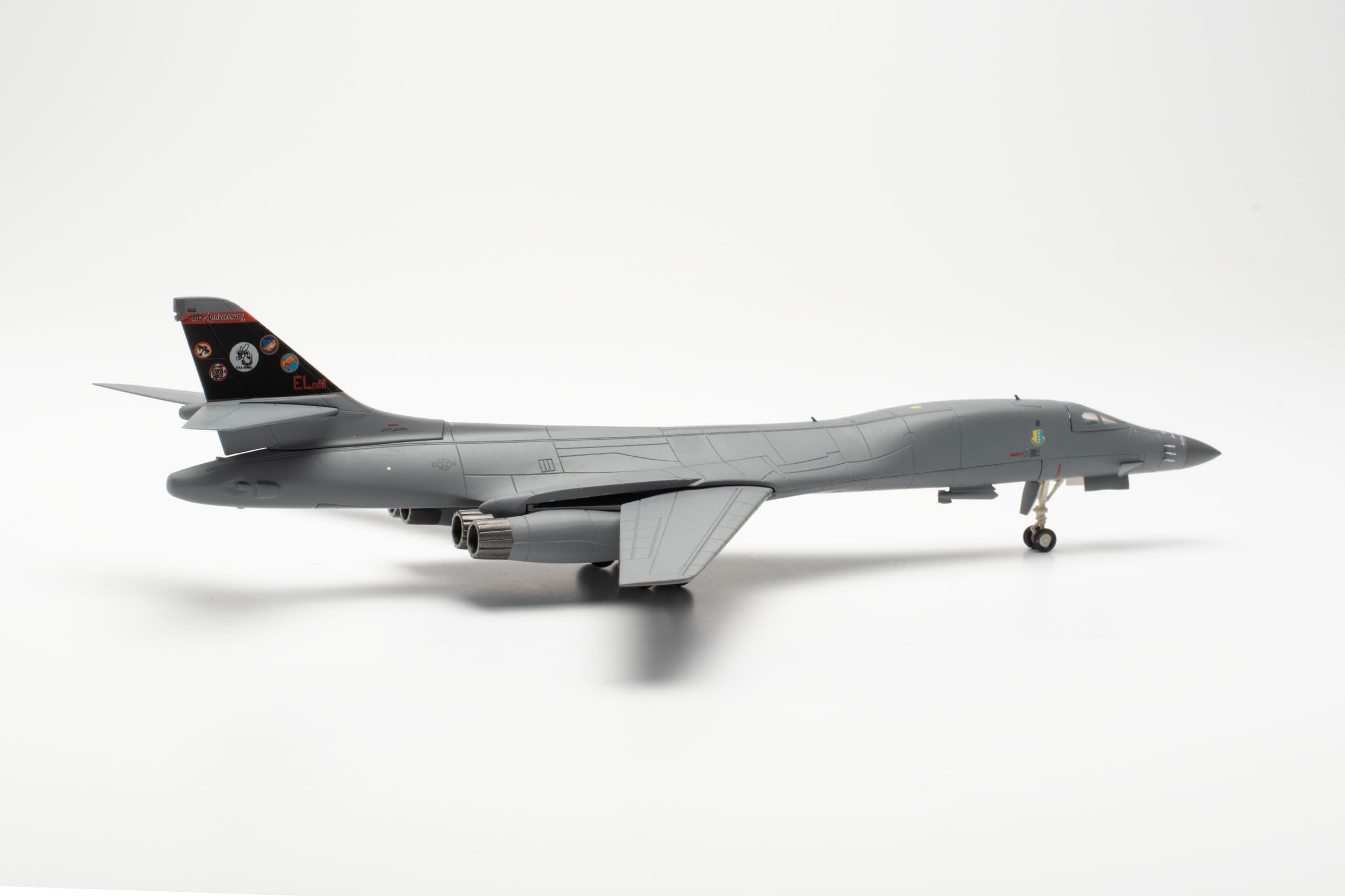 herpa-wings-rockwell-b-1b-lancer-flugzeugmodell-1-200-metall image 3