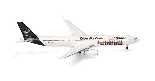 herpa-wings-lufthansa-a330-300-flugzeugmodell-1-200-fanhansa image 1