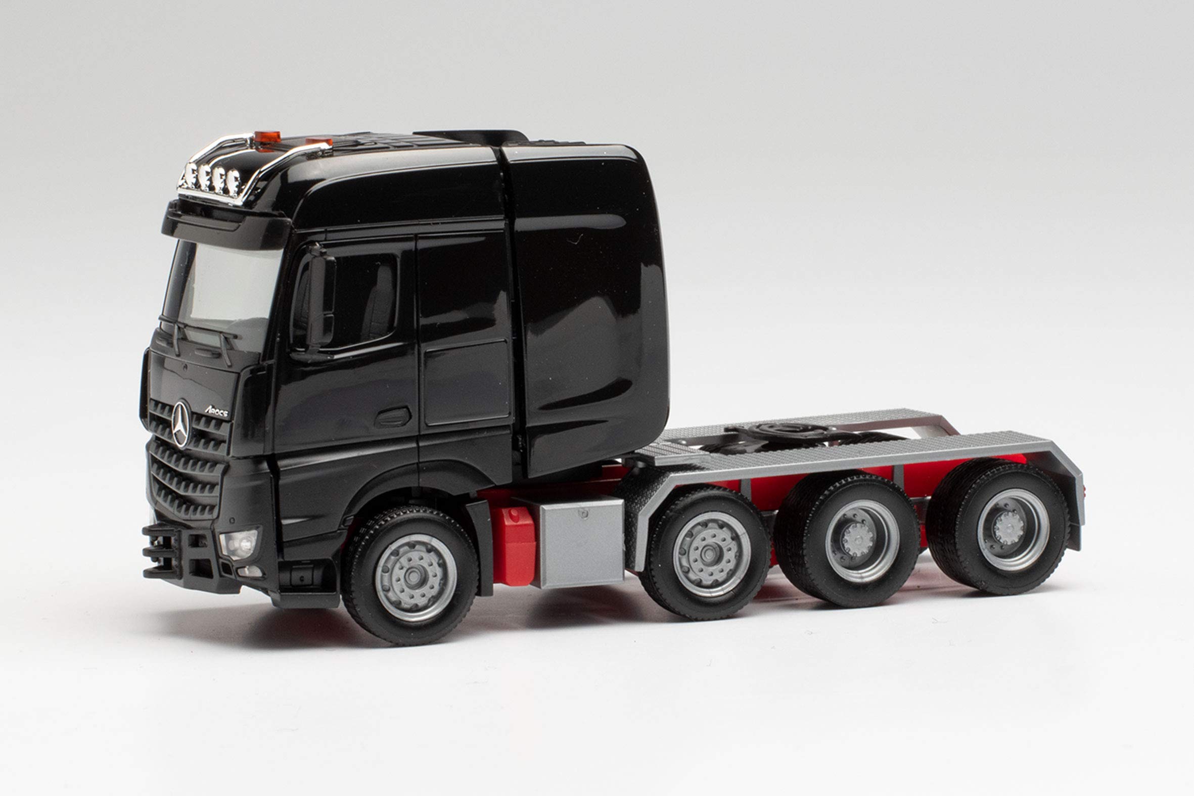 herpa-mercedes-arocs-bigspace-zugmaschine-1-87-schwarz-307734 image 1