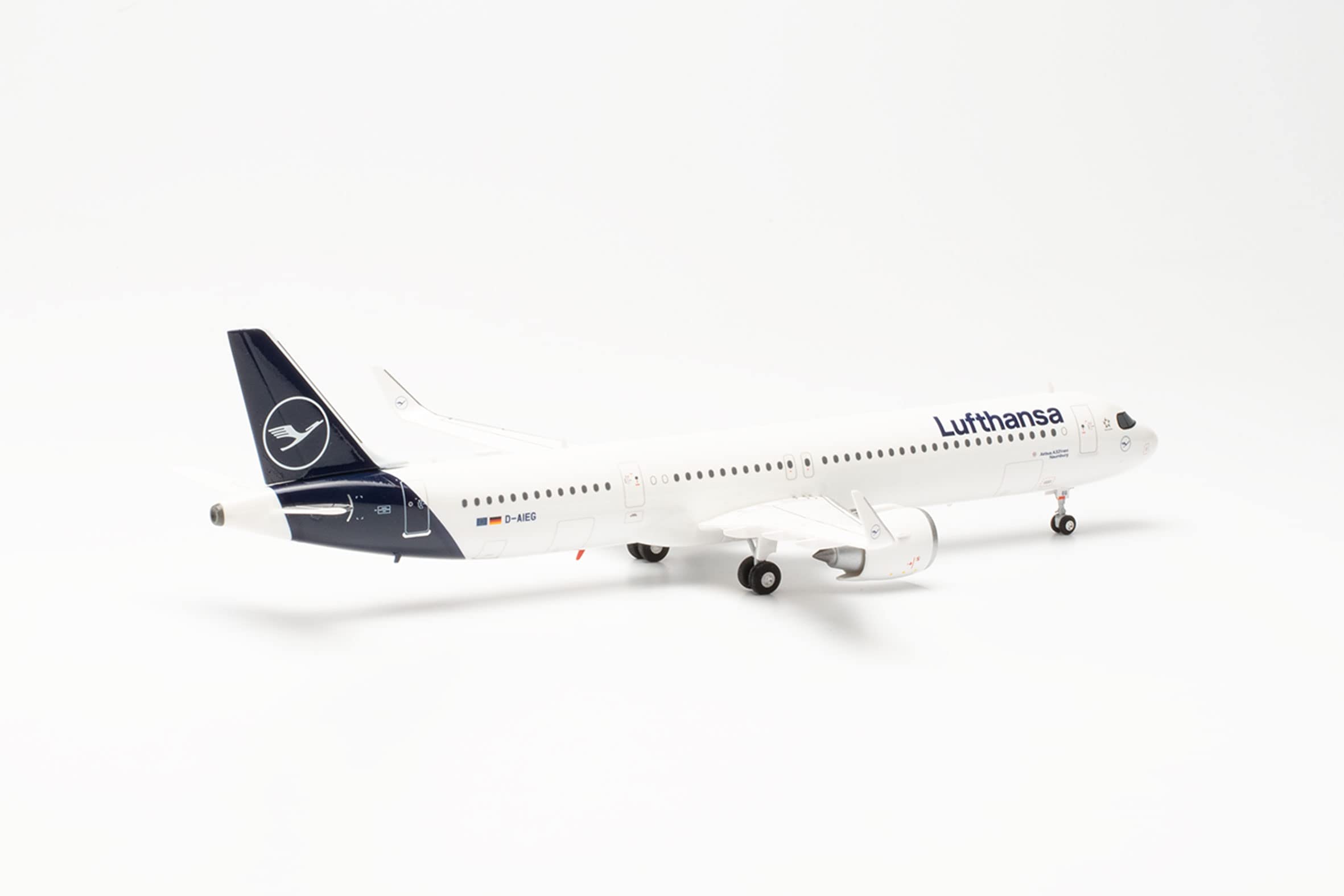 herpa-wings-airbus-a321neo-lufthansa-d-aieg-flugzeug-1-200-metall image 3