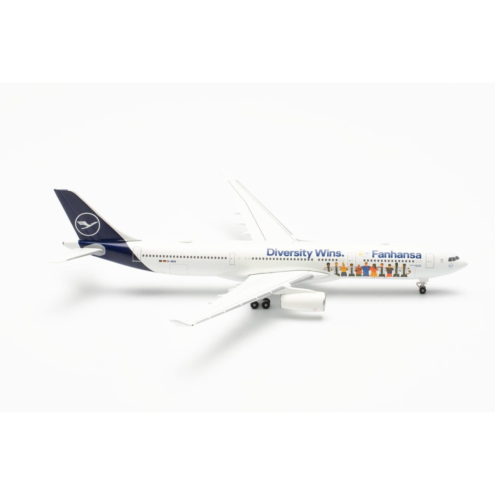 herpa-wings-lufthansa-a330-fanhansa-d-aikq-flugzeug-1-500 image 2