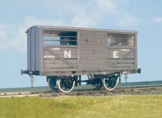 peco-parkside-ps05-lner-viehwagen-spur-0-bausatz image 1