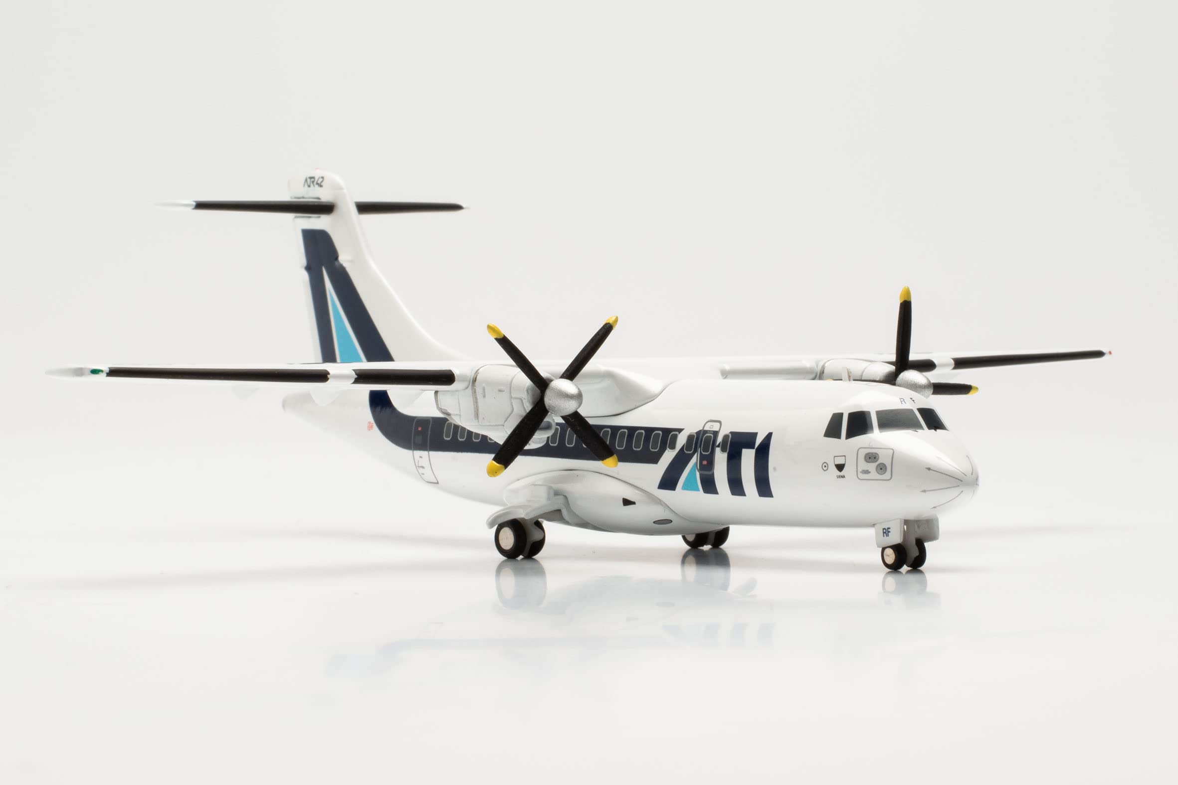 herpa-wings-ati-atr-42-300-flugzeugmodell-1-200-metall image 5