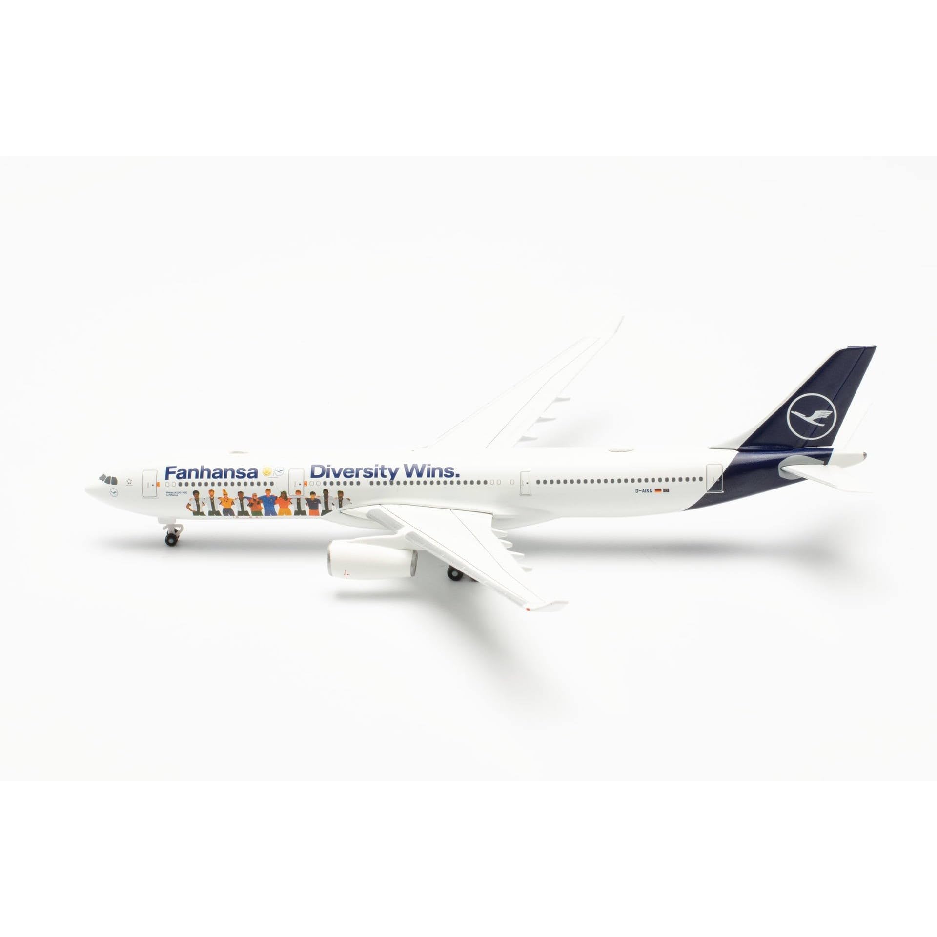 herpa-wings-lufthansa-a330-fanhansa-d-aikq-flugzeug-1-500 image 3