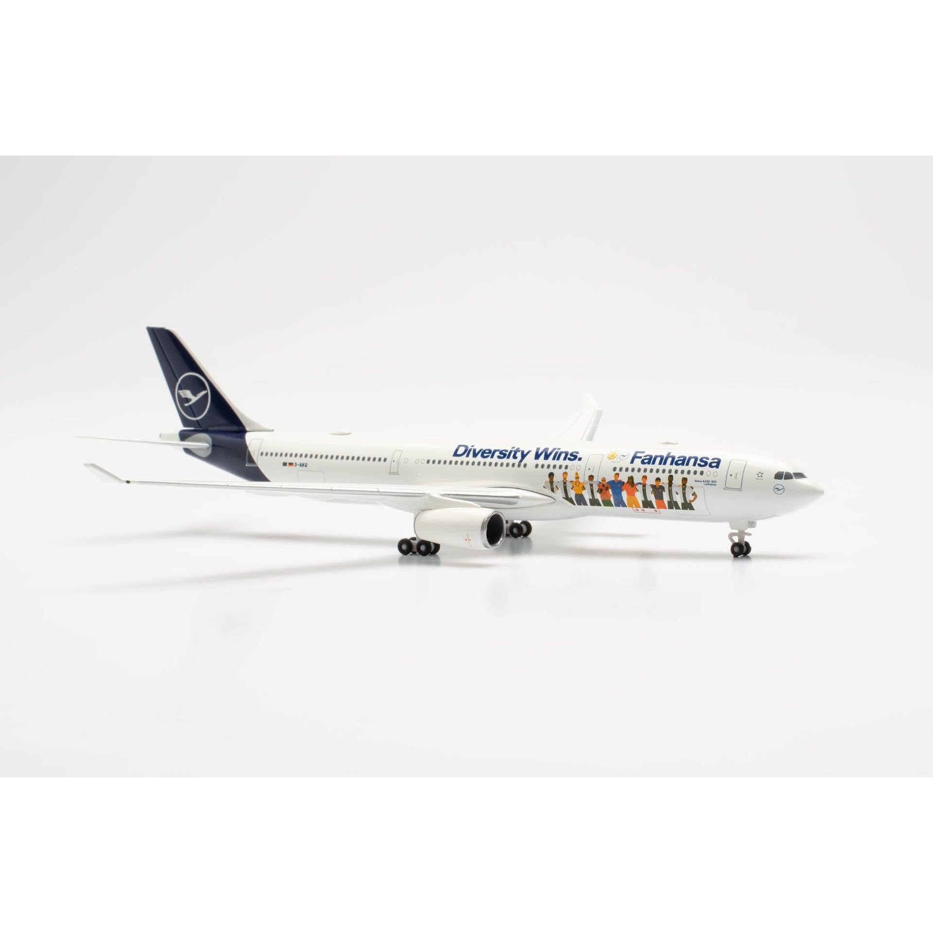 herpa-wings-lufthansa-a330-fanhansa-d-aikq-flugzeug-1-500 image 6