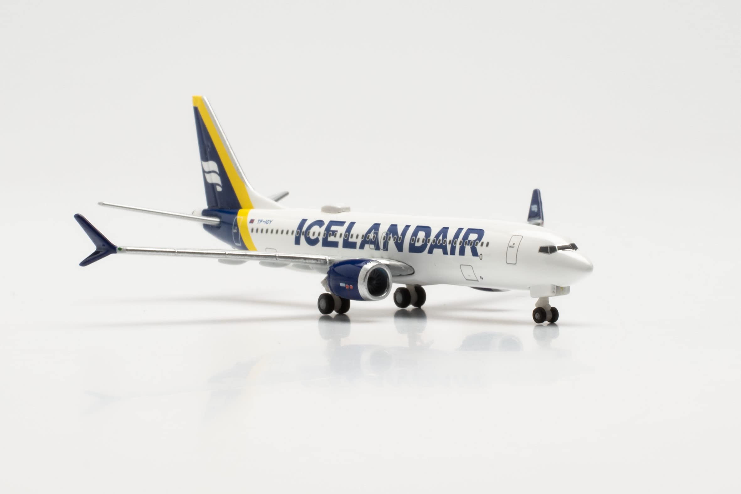 herpa-wings-boeing-737-max-8-flugzeugmodell-icelandair-1-500 image 5