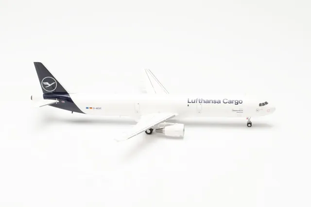 herpa-wings-lufthansa-cargo-a321p2f-d-aeuc-modellflugzeug-1-200 image 1