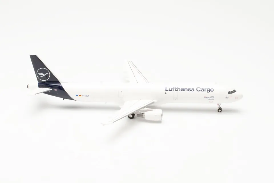 herpa-wings-lufthansa-cargo-a321p2f-d-aeuc-modellflugzeug-1-200 image 1