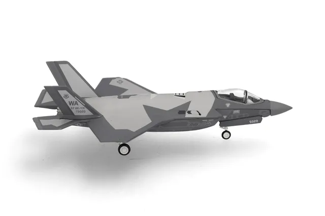herpa-wings-f-35a-lightning-ii-u-s-air-force-1-200-metall image 1