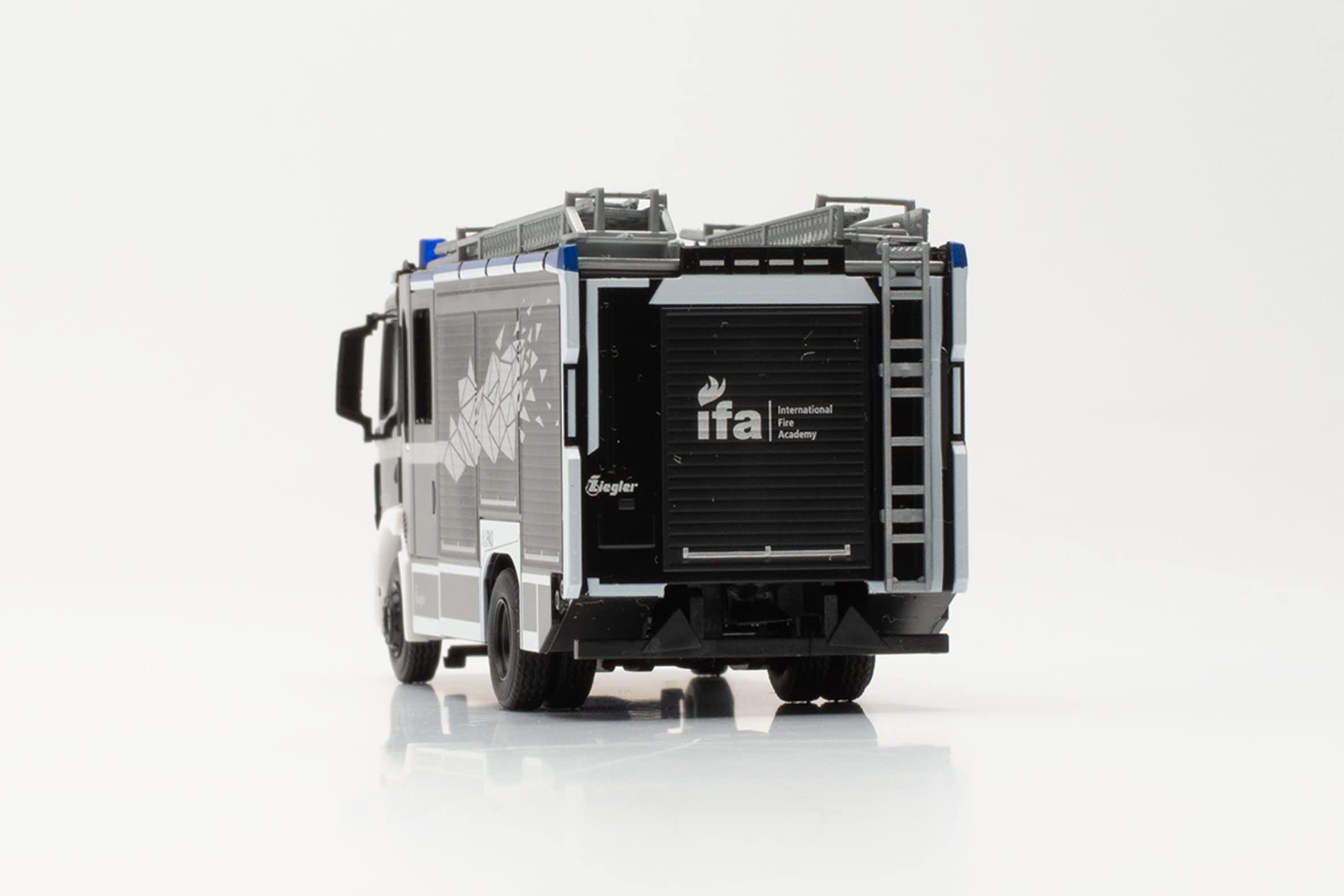 herpa-man-tgm-ziegler-z-cab-lkw-modell-feuerwehr-1-87 image 5
