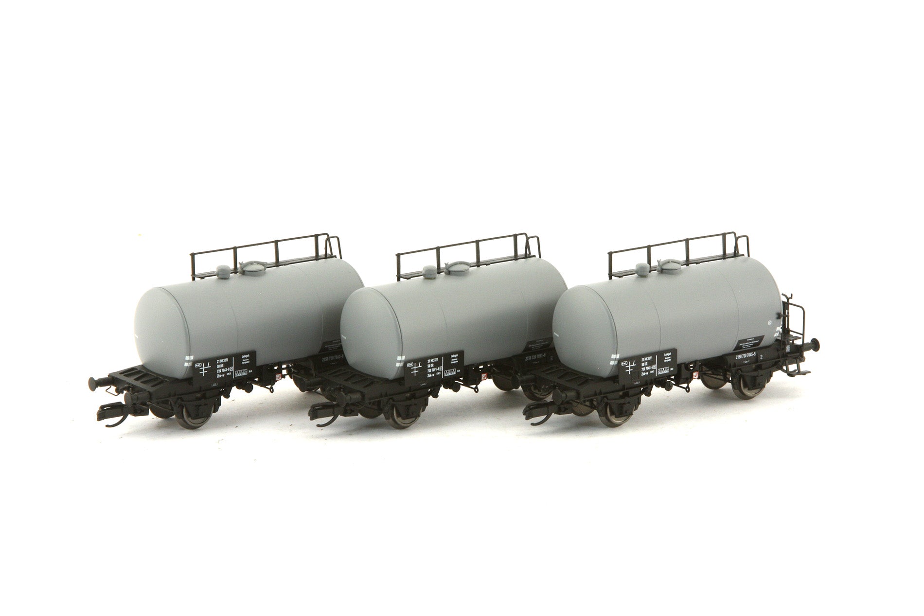 saxonia-g-terwagen-120067-deutz-kesselwagen-tt-3er-set-grau image 1