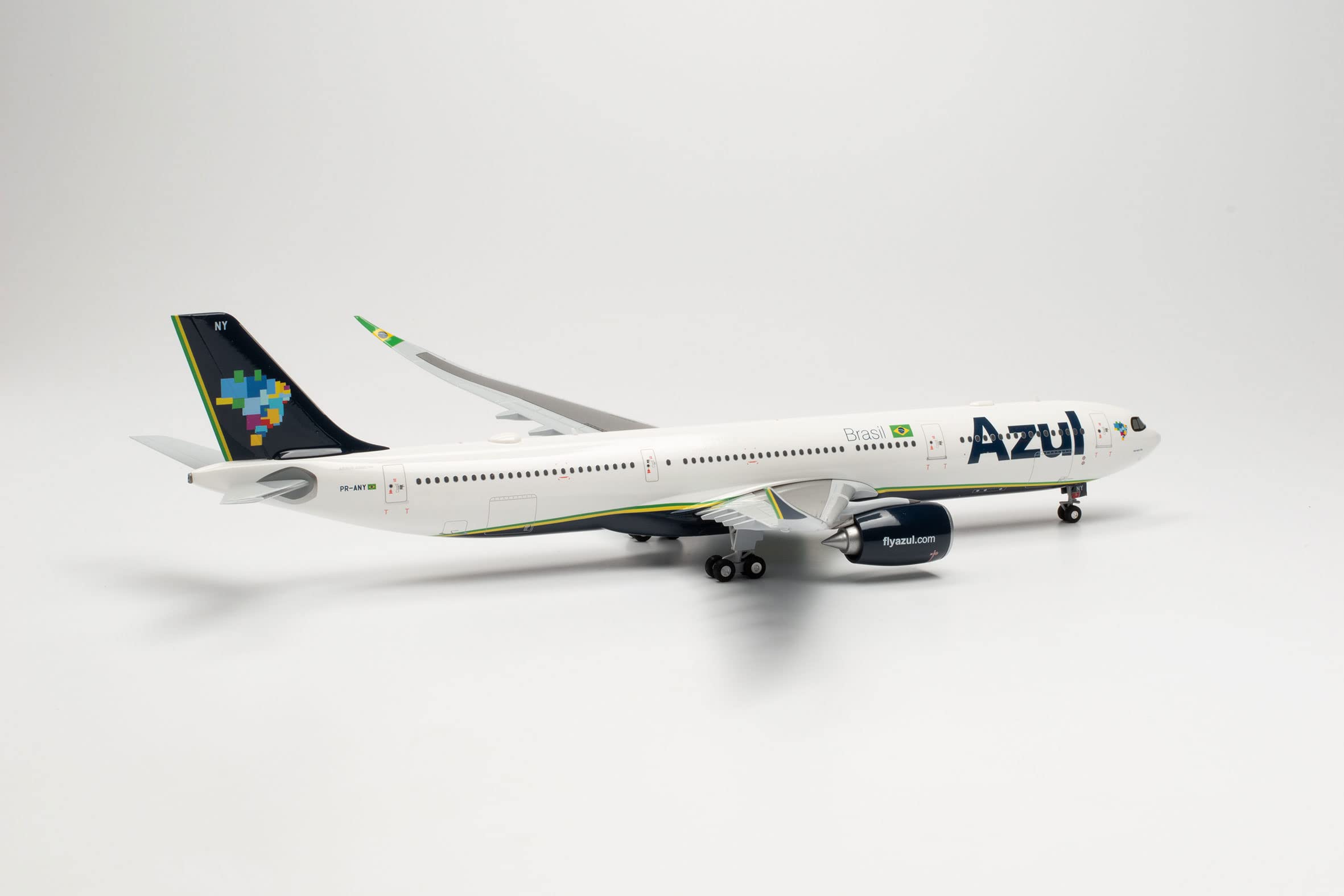 herpa-wings-a330-900neo-flugzeugmodell-azul-sem-fim-1-200-kunststoff image 3