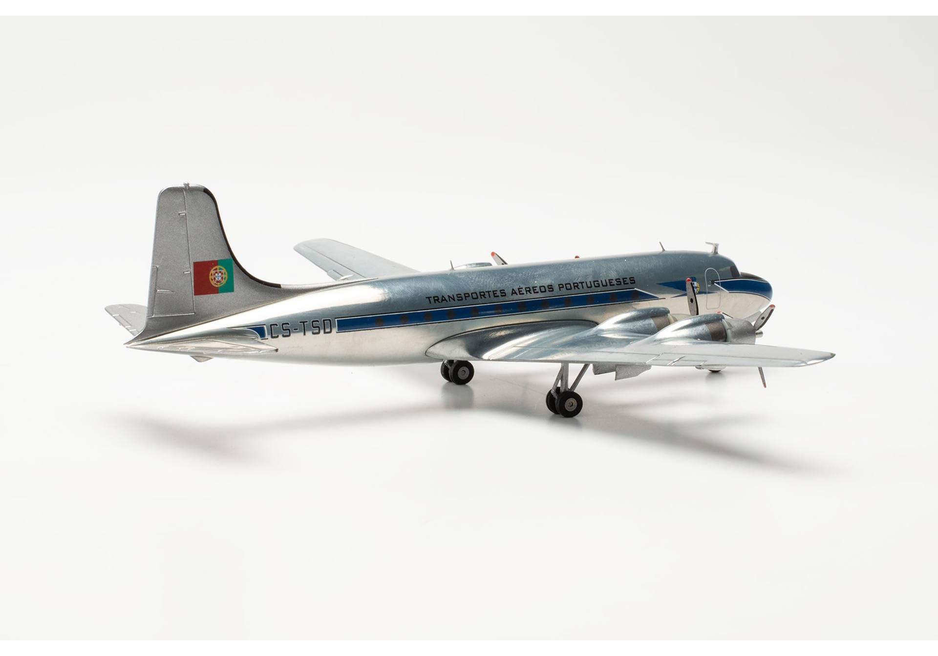 herpa-wings-tap-dc-4-cs-tsd-flugzeugmodell-1-200-mit-standfu image 3