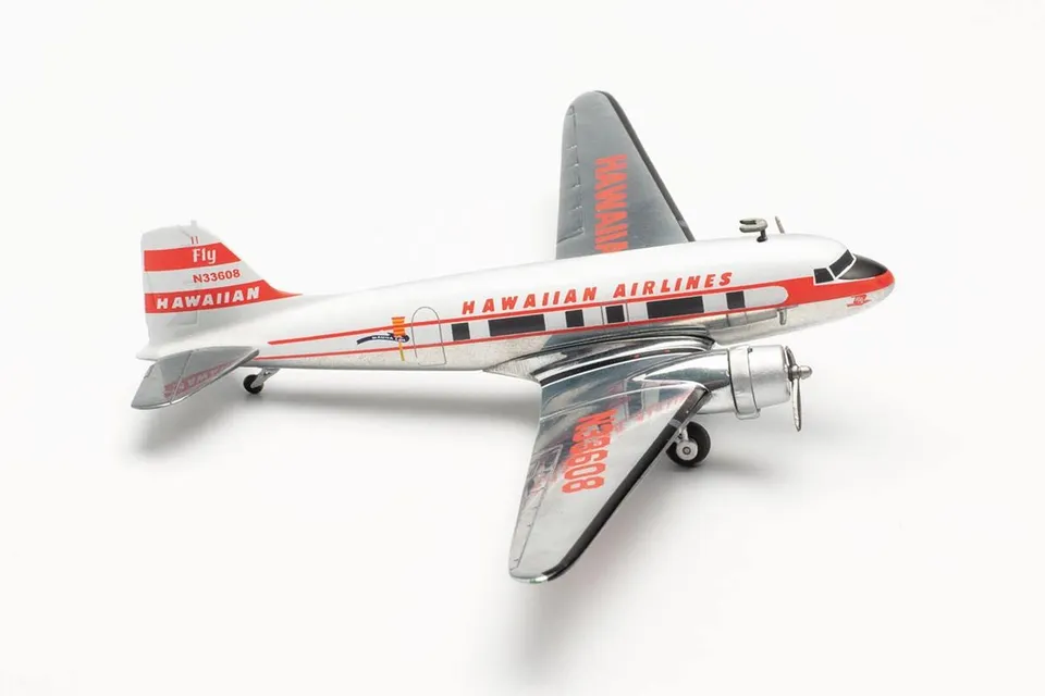 herpa-wings-douglas-dc-3-hawaiian-flugzeugmodell-1-200-metall image 1